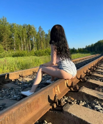 Оля