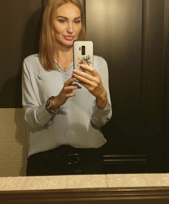 Я твоя мечта, нежна и страстна, обладательница сладкого голоса и утонченных форм. Моя кожа нежна как шелк, коснуться её - настоящее наслаждение. Со мной ты узнаешь, что такое истинная страсть и наслаждение, а каждая встреча станет особым событием, наполненным самыми запретными фантазиями. Моими услугами я неоднократно подарила незабываемые моменты счастья и наслаждения мужчинам в моих объятиях. Фотографии мои 💯, а отзывы только самые положительные. Дискретность обеспечена. Жду встречи с тобой, ласковый и щедрый джентльмен 😉 Фаина